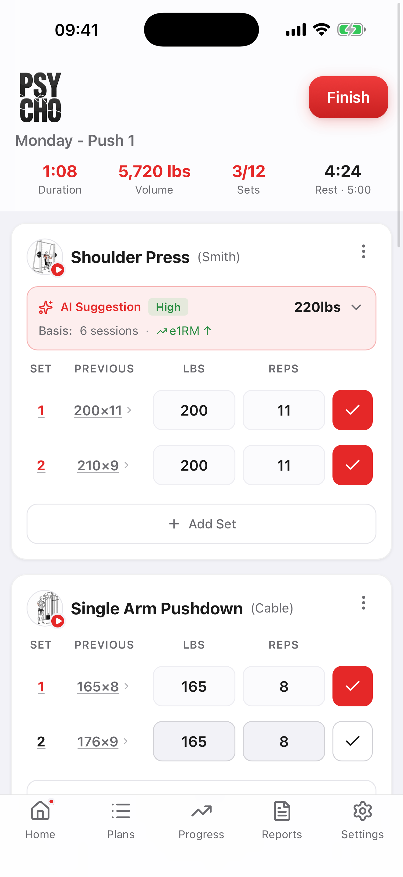 GymPsycho light mode showing an active training session with exercise thumbnails, AI weight suggestion and rest countdown - optional light theme, dark stays the default